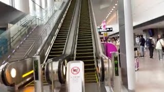 １階〜3階まで繋がった成田空港第一ターミナルにある長いエスカレーター【日立製】