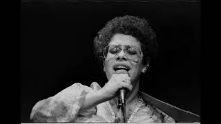 1206 How Phoebe Snow got her stage name - an AT40 \