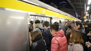 【総武線】地獄の帰宅ラッシュ　Rush hour trains. Japan,Tokyo,Akihabara station.