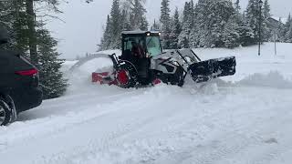 Bobcat 2535 in the snow … snowplow//snowblower