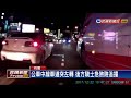 公車直行車道硬左轉 騎士險追撞怒po影片－民視新聞