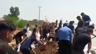 ♦️ترمیم سیل بند از سوی مردم سيل زده روستاى سيد عباس استان خوزستان