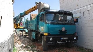 TATRA 815 UDS 114 - demolácie starého domu