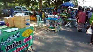 ตลาดนัดถนนคนเดินบ้านหงาว ตำบลหงาว จังหวัดระนอง