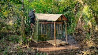 Solo camping hujan deras : membangun shelter buat bermalam di hutan