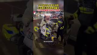 女子私自坐警車拍照撒嬌，多次警告無動於衷#交警