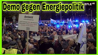 Leipziger Montagsdemo gegen aktuelle Energiepolitik / Demonstranten laufen an Sitzblockade vorbei