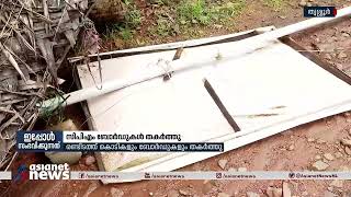 രാഹുല്‍ ഗാന്ധിയുടെ ഓഫീസ് ആക്രമണം : തൃശൂരിൽ സിപിഎം കൊടികളും ബോർഡുകളും നശിപ്പിക്കപ്പെട്ടു