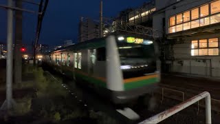 【数分の遅延でモーターも唸る高速入線！】東海道線E233系+E231系　小田原行として平塚駅に高速入線するシーン！