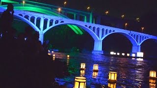 小倉橋の灯籠流しと花火     Lantern-offering on the water and fireworks in Ogura bridge