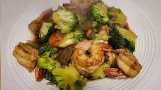 From Kitchen to Table: Garlic Shrimp \u0026 Broccoli.