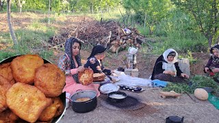 پخت کلوچه سنتی و فوق العاده خوشمزه در تنور مادربزرگ در طبیعت/کلوچه ۴۰۰ ساله کردستان ایران/طبیعت