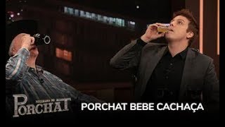 Porchat aprende com Sérgio Reis como beber cachaça