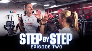 STEP BY STEP | Vivianne Miedema & Beth Mead | Viv runs for the first time! | Epi