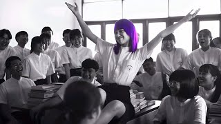 In This School, No Color Is Allowed, But One Gìrl Colors Her Hair