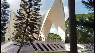 জাতীয় তিন নেতার মাজার।  Mausoleum of Three Leaders of Bangladesh at Dhaka University Doyel Sqaure.