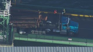 Edmonds/Kingston ferries back in service after logging truck spilled load