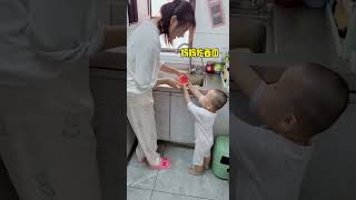 百善孝为先，知道心疼奶奶体贴妈妈，儿子长大了！#cute #baby #funny #comedy