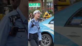 温柔的兔子警官 被她这甜美的声音提醒 这一天都是开心的 #警察 #交警 #police