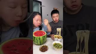 我今天就吃西瓜！ #搞笑吃播 #food #吃播  #mukbang #吃货 #搞笑  #吃 #eat #吃貨  #吃飯