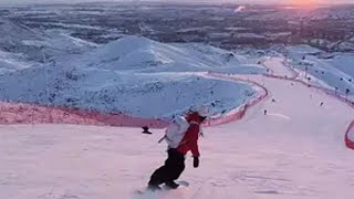 我想我会无数次爱上将军山的日落滑雪滑雪 滑雪人的专属补雪时刻 阿勒泰哈浮8K运动飞行相机带着哈浮去滑雪