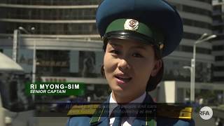 평양의 매력적이고 절도있는 미녀 교통정리원,  Attractive  Lady Traffic Controller in Pyongyang