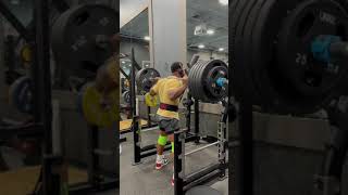 Bodybuilder squats 545 for 3 reps with depth.