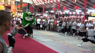 打青狮 by Nam Shaolin Dragon and Lion Dance Cultural Assn Singapore