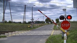 Spoorwegovergang Jackowice (PL) // Railroad crossing // Przejazd kolejowy