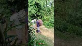 গ্রামের ফেরিওয়ালা।