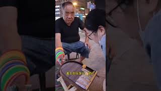 你们小时候玩过这个弹珠游戏吗，你们看出来机关在哪里吗#高手才敢这么玩