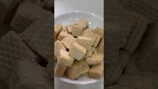 Loacker Quadratini #vanilla  #mini #wafers #satisfying #asmr  #shorts