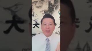 医生不但要治病，还要治人，人才是主体。比如肩周炎疼痛，不但要治疗，还要告诉病人如何配合治疗，改变不良习惯和错误的运动方式非常重要