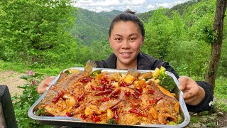 幹完活做個爆辣烤魚，配上各種蔬菜一大盤，歐妹一人吃兩條真過癮record my rural life