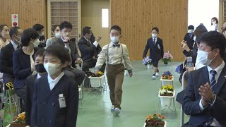 岡山県内11市町村の小学校で入学式　保護者に見守られ元気いっぱい