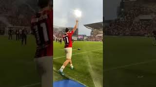 葉巻をふかしながら優勝セレモニーに参加するイブラヒモビッチ🚬 #shorts #football #acmilan #ibrahimovic