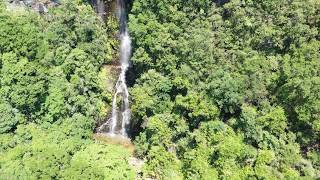 ドローン空中散歩　熊野の滝（７）八草ノ滝（和歌山県白浜町久木）／七色に輝く名瀑