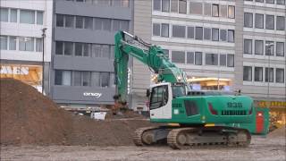 Bagger Liebherr 936 Erdarbeiten für Verlegung Kanal