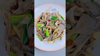 Stir-Fried Oyster Mushrooms: Light, delicious,and easy to make! #TastyChineseCuisine #ChineseCuisine