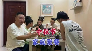 中秋节家庭聚餐，荤素搭配烧12个菜摆满一大桌