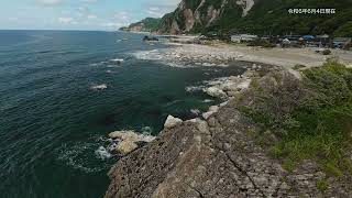 能登半島地震で曽々木海岸窓岩崩落