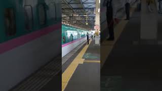 一ノ関駅　女性駅員さん　気を抜かないでお仕事頑張ってる。