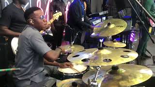 The drummer nailed. Enjoy this amazing groove 🥁🥁🎹🎸🥁🥁🥁✌️🏃🏃🏃