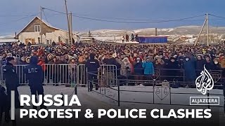 Russia protest: Clashes with police over charged rights activist