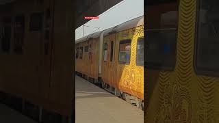 Lucknow New Delhi IRCTC Tejas Express Depart From New Delhi .#tejas #irctc #shorts #indianrailway.