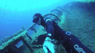 Freediving on  a wreck in one breath 30 m. / 100 ft. - France