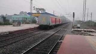 Dangerous 130 Rampage | ER King Howrah Rajdhani Shatters Begampur