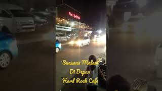 Suasana Malam Di Depan Hard Rock Cafe