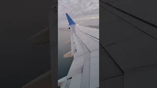 United Airlines full landing into Lax