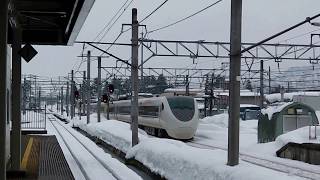 681系・特急はくたか　雪の六日町駅を通過